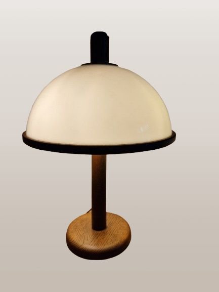 Steinhauer Tischlampe im charakteristischen Pilz-Stil