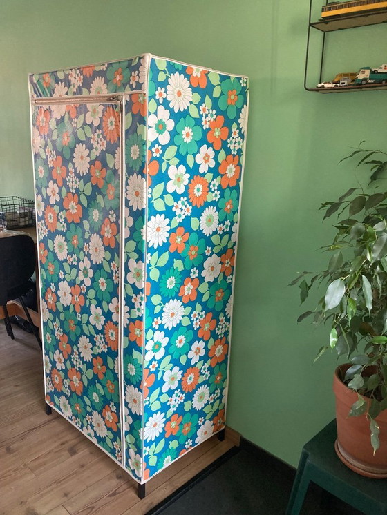 Image 1 of Armadio da campeggio vintage con design floreale retrò