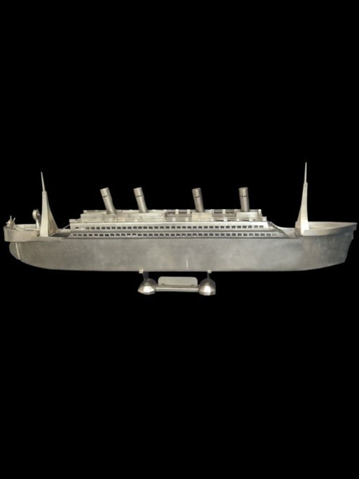 Modellino vintage in metallo del Titanic, grande 80 cm. Splendidamente realizzato.