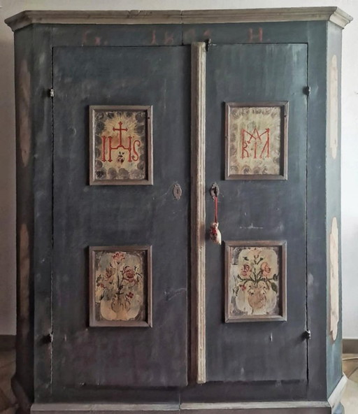 Antiker 1805 handbemalter alpiner Bauernschrank (Kleiderschrank)