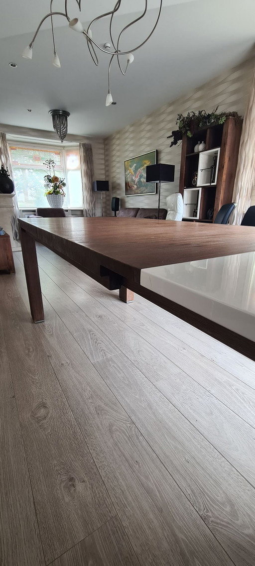 Extendable Dining table by Henders en Hazel