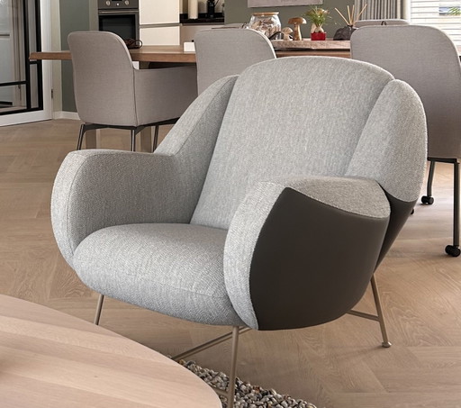 Leolux fauteuil Aton plus Leolux poef Anton