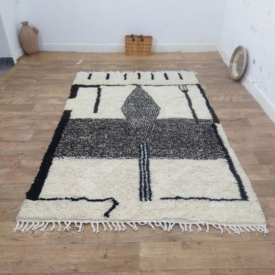 Image 1 of Black & Cream Azilal Rug – Geometric Patterns / Azilal Rug Black and Cream – Geometric Patterns (236×156 cm)