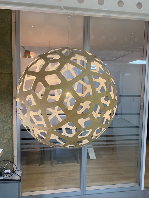 Lampada a sospensione in bambù/bianco Coral 100 David Trubridge