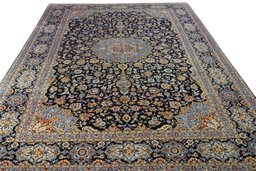Tapis d'Orient Kashan noué à la main en liège - 396 x 304 cm | Laine de liège fine, médaillon classique & motif floral