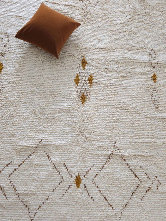 Grand tapis marocain en laine naturelle, dimensions 250x150 cm, fait main. – Wool (photo 7 of 9)