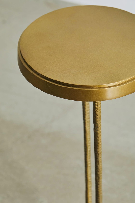 Image 1 of Tavolino in metallo dorato tavolino a forma di uccello due gambe di uccello