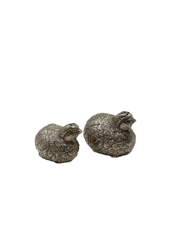 Image 1 of Set di saliera e pepiera in argento placcato stile Hollywood Regency a forma di quaglia, Gucci Italia, anni '70.