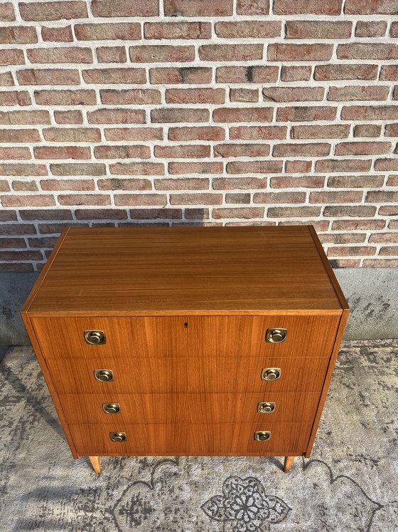 Image 1 of Cassettiera alta vintage di metà secolo, realizzata da MSI Sweden in teak.