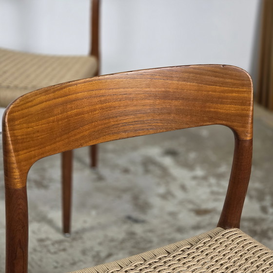 Image 1 of Lot de 5 chaises de salle à manger Niels Møller modèle 75 en teck, neuves, en corde de papier.