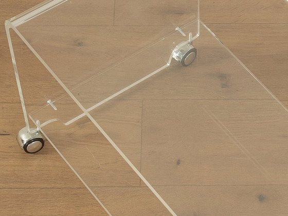 Image 1 of Table d'appoint en acrylique des années 1960