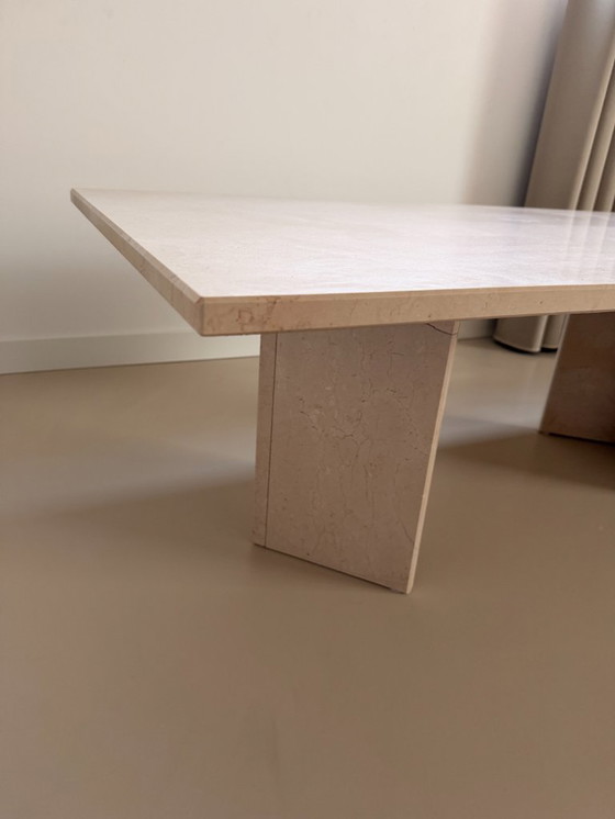 Image 1 of Stilvoller Couchtisch aus Marmor – Naturstein
