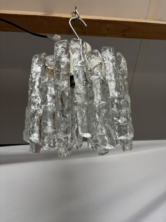 Vintage J.T. Kalmar ijsglas hanglamp jaren '60/'70 design – J.T. Kalmar Franken, Plafondlampen (photo 6 of 10)