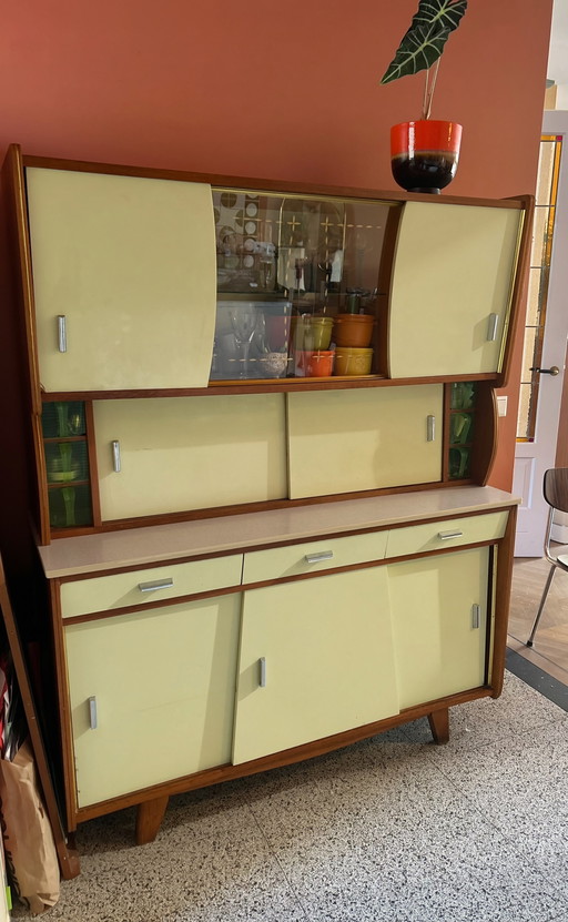 Mueble de cocina retro de los años sesenta, verde claro.