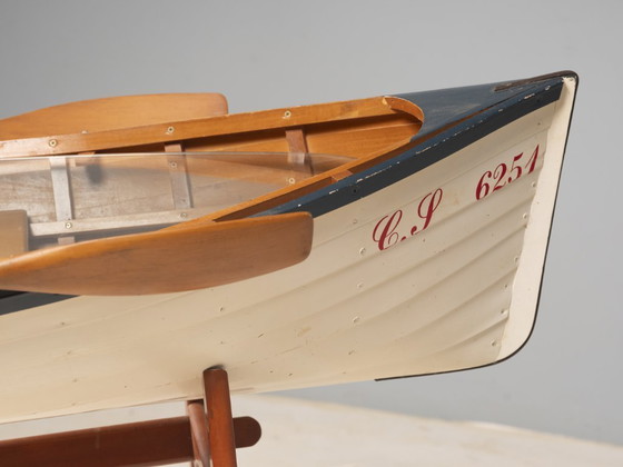 Image 1 of Mesa de centro con forma de barco y tablero de cristal, diseño contemporáneo (posterior al año 2000)