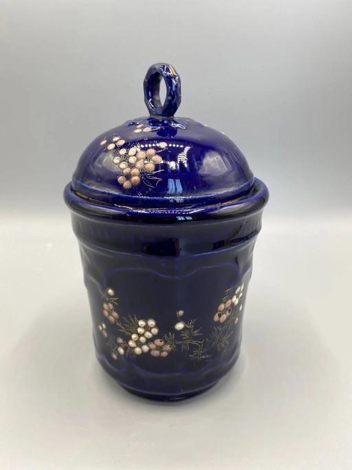 Antiker kobaltblauer Fayencetopf mit Deckel, mit Beeren verziert, um 1900 – decoratieve objecten