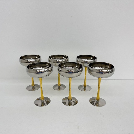 Image 1 of Set van 6 Italiaanse champagneglazen van roestvrij staal en messing uit het midden van de 20e eeuw, jaren 70.