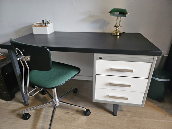 Image 1 of Scrivania vintage Gispen incl. sedia da ufficio retrò
