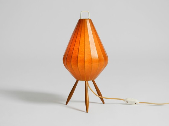 Image 1 of Sehr seltene, wunderschöne Mid-Century-Modern-Tischleuchte „Tripod Cocoon“.
