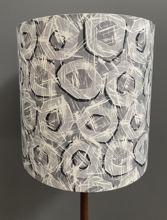 Image 1 of Lampada da terra vintage in teak con paralume stampato a ciambella