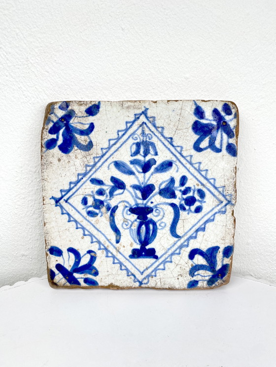 Image 1 of Ensemble de carreaux anciens hollandais bleus de Delft – Motif floral peint à la main – Carreaux en céramique bleus de Delft du 