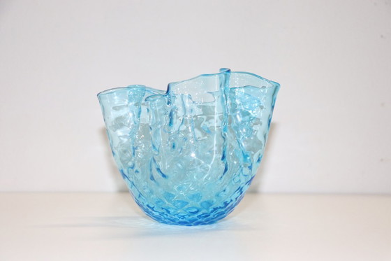 Image 1 of Jarrón pequeño con forma de pañuelo de cristal de Murano italiano