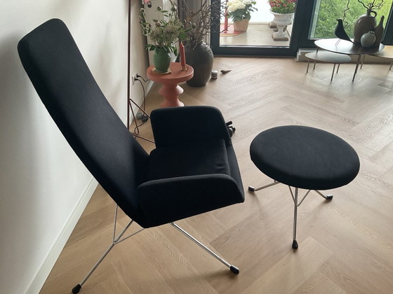 Image 1 of Poltrona lounge Zanotta, modello Milord, nera con poggiapiedi.