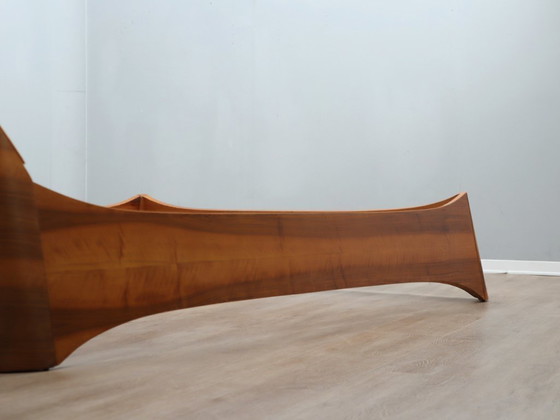 Image 1 of Italiaans bedframe uit de jaren 70 van gebogen walnotenhout met opbergruimte in het hoofdeinde.