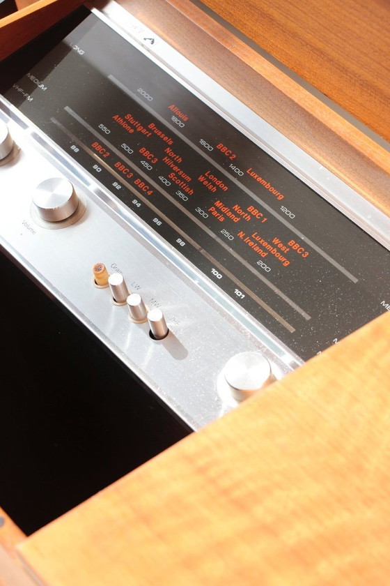 Image 1 of Giradischi vintage HMV 2351 – Mobile audio inglese anni '70