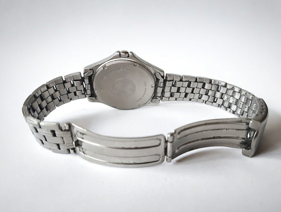 Image 1 of Reloj Lorus Titanium para hombre: ligero, resistente e impermeable.