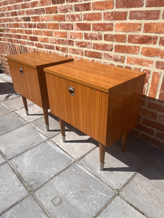 Image 1 of Dos mesitas de noche de los años 60/70