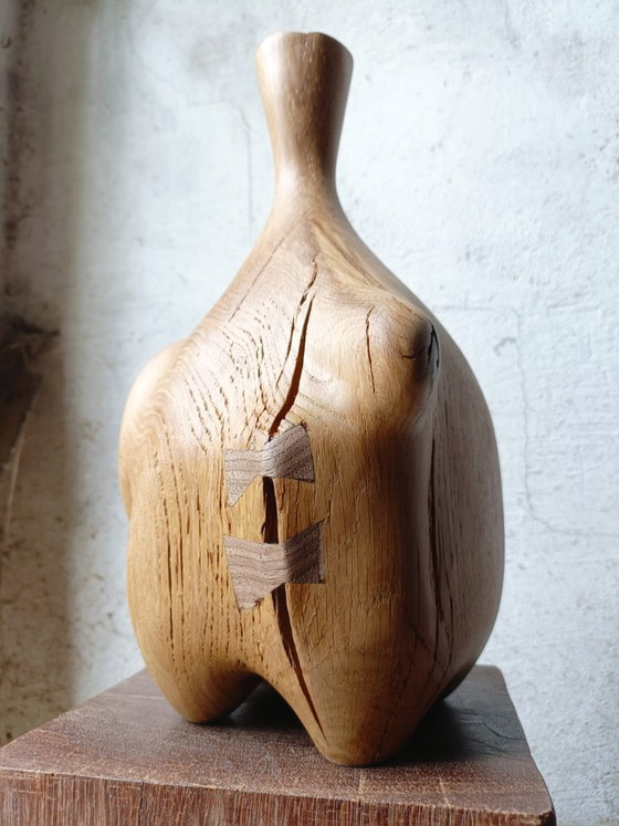 Image 1 of Vase / sculpture en chêne massif sculpté