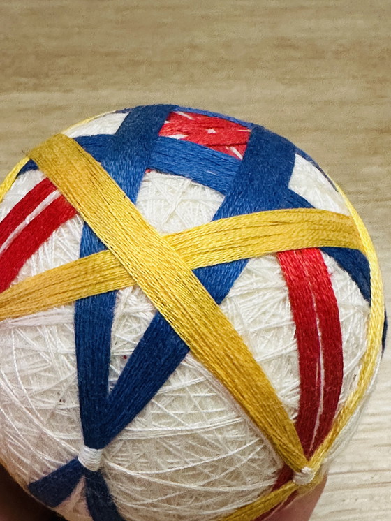 Image 1 of Juego de 2 bolas de Temari japonesas hechas a mano: objeto de arte decorativo