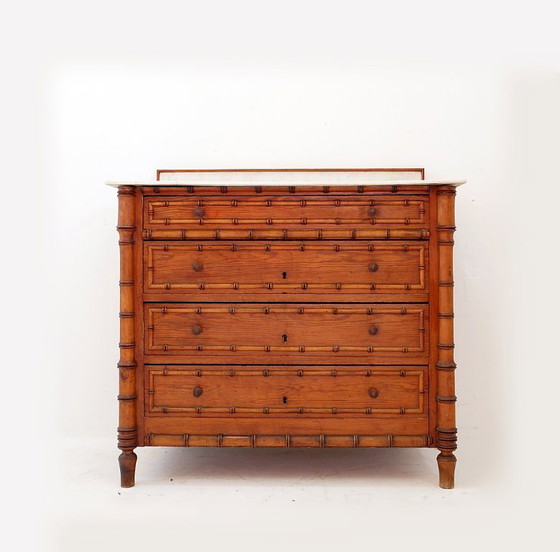 Image 1 of Cómoda de pino oscuro con acabado imitación bambú - Finales del siglo XIX