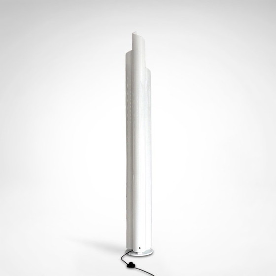 Lampadaire Chimera de Vico Magistretti pour Artemide Italie, années 1980 – Plastic (photo 7 of 8)