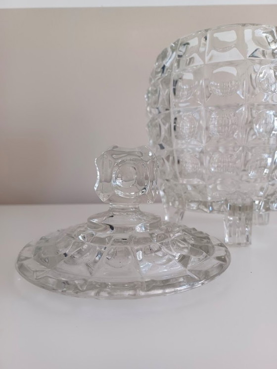 Image 1 of Art Deco Libochovice koekjespot. Gemerkt.  Vintage Czechoslovakisch geperst glas. 23cm