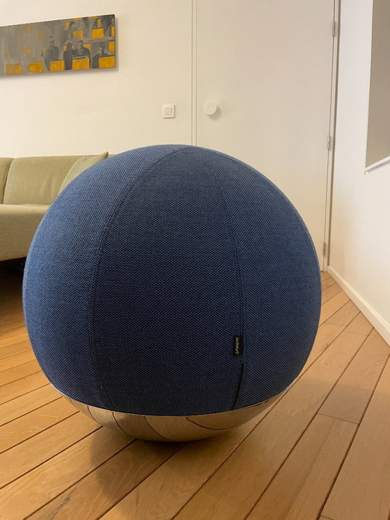 Materia, Boullée palla da seduta, blu con base metallica, Poggiapiedi e pouf, Tessile, Metallo, Modern (foto 3 di 7)