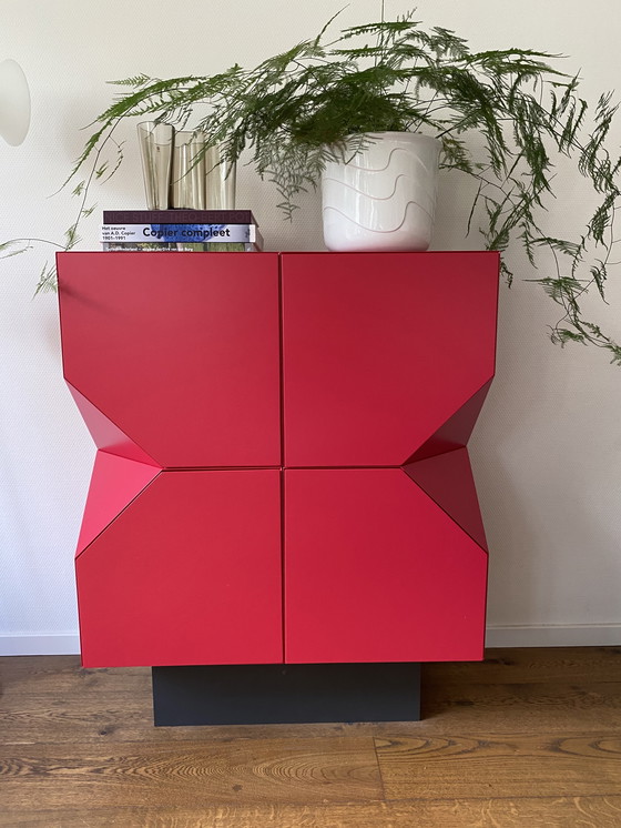 Image 1 of Mueble estilo Memphis 4 bloques rojos sueltos 40x40x40 cm