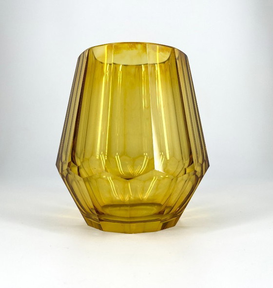 Image 1 of Art Deco Facetten-Vase – Bernstein – Stil Josef Hoffmann / Moser (1920er)