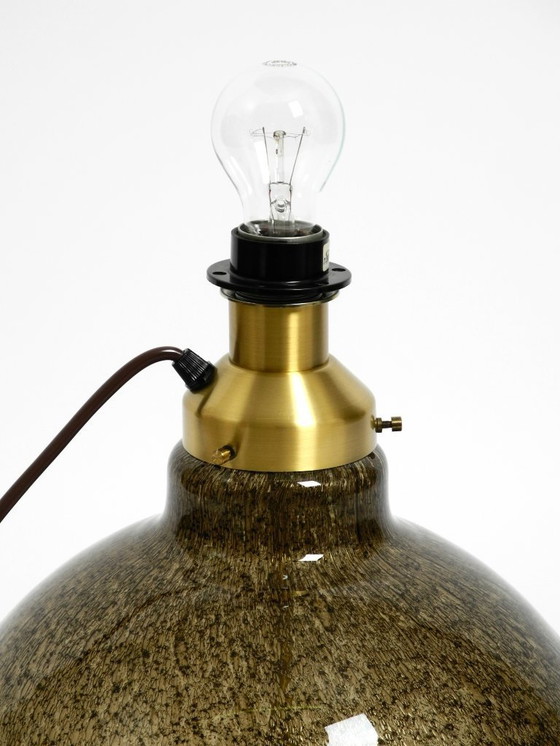 Image 1 of Grote, elegante, zeer zeldzame Putzler tafellamp uit 1970 met verlicht glazen lamphuis en kap van gouden dupionzijde