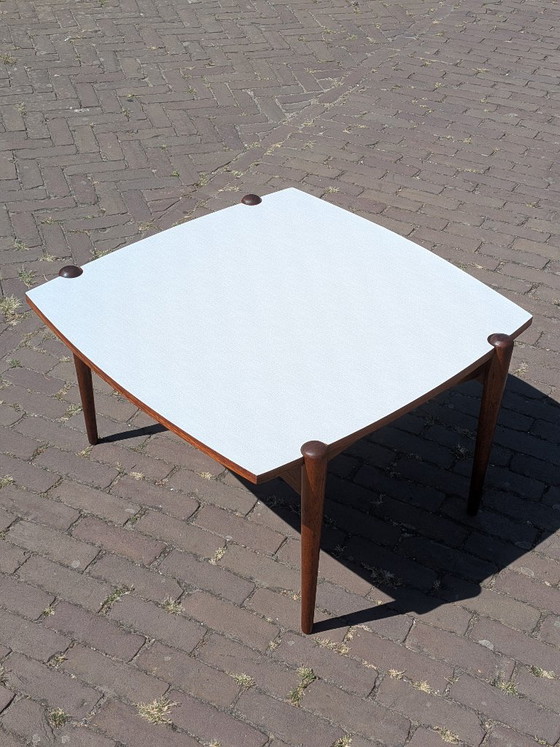 Table basse vintage en teck, style moderne du milieu du siècle (années 1960) – Plateau réversible (photo 7 of 8)