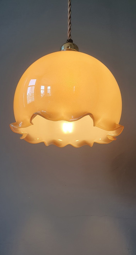Image 1 of Vintage opaline hanglamp in kelkvorm met parelmoer glans. 