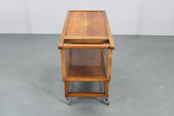 Image 1 of 1930er Jahre Art Deco Servierwagen aus Nussbaumholz, Tschechoslowakei