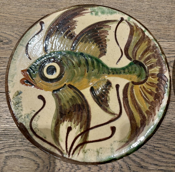 Image 1 of Set di 2 piatti da parete catalani con decorazione a forma di pesce – Puigdemont – Ø 24 cm