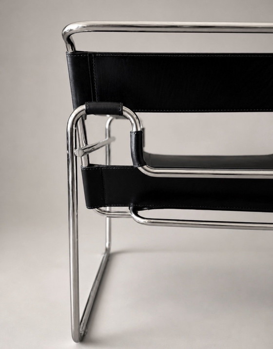Image 1 of Fauteuil Wassily vintage en cuir noir – Fasem, Italie
