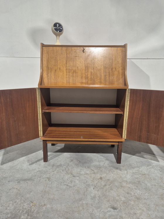 Image 1 of Segretaria vintage di metà secolo in teak impiallacciato