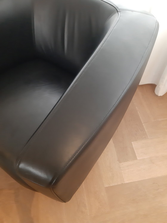 Image 1 of Poltrona Rolf Benz serie 6000 in pelle nera.