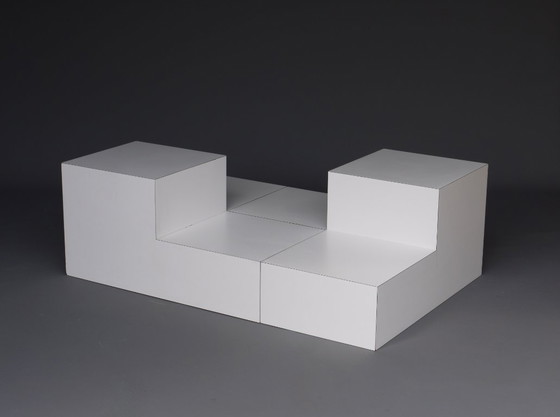 Image 1 of Minimalistischer skulpturaler Couchtisch