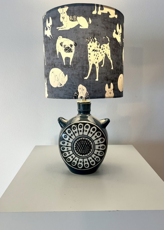 Image 1 of Une lampe de table sans fil très charmante, fabriquée à partir d'un vase en faïence des années 1950/60.