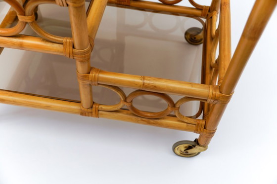 Image 1 of Carrito de servicio de bambú y vidrio ahumado con portabotellas, Italia, años 50